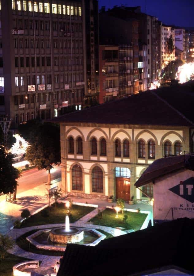 1_BELEDİYE BİNASI GECE GÖRÜNÜŞÜ