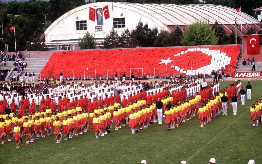 BİR BAYRAM GÜNÜ 19 MAYIS