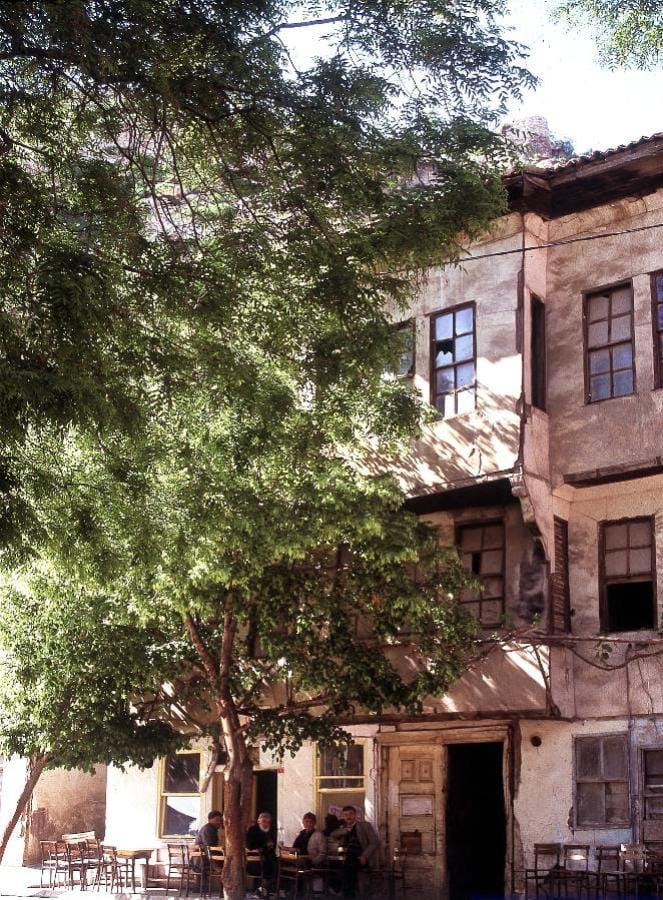 ESKEİ BİR KAHVE